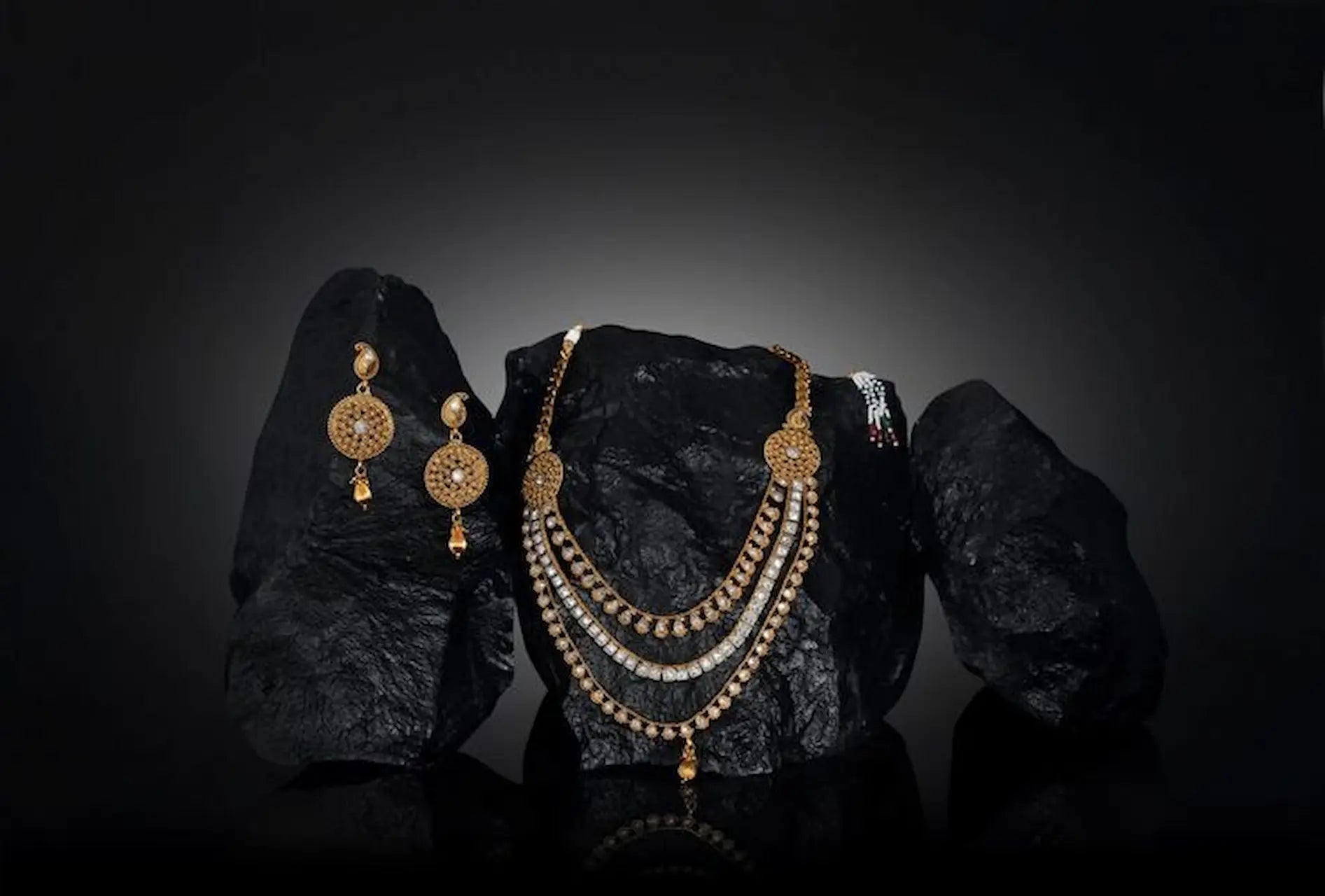 Trendy and fashionable jewellery for everyday style. Explore pendants and couple accessories to elevate your look with a premium touch.